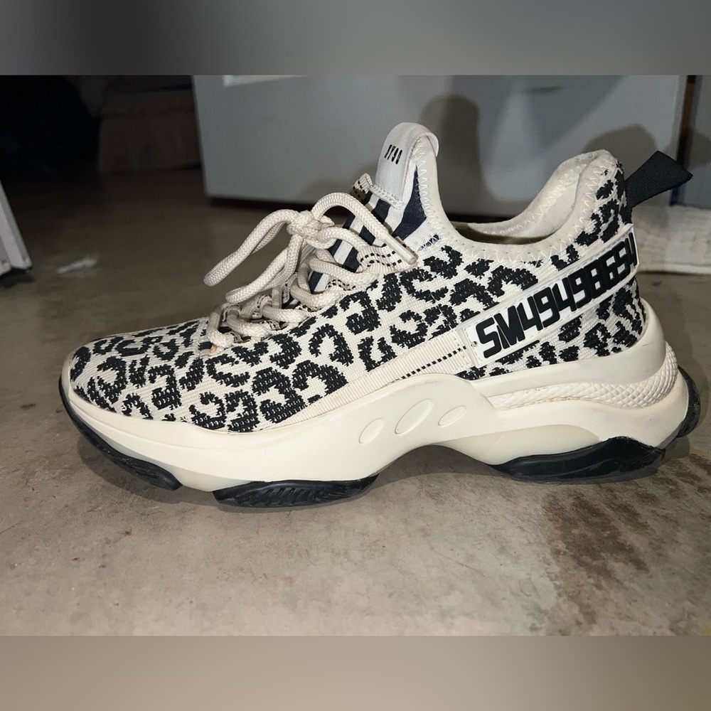 Steve Madden!/ runs a half size small